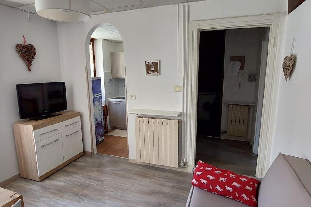 Accogliente Bilocale In Zona - Uso Turistico - Vda - - 0318